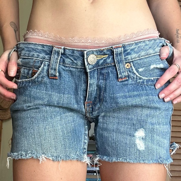 True Religion Buddha Shorts in Size 28 - Picture 4 of 6